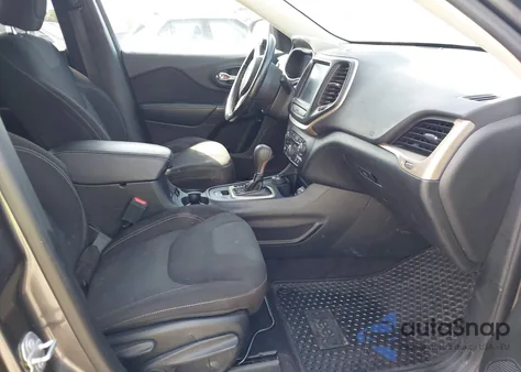 2016 Jeep Cherokee Latitude z USA, uszkodzony, nr VIN 1C4PJMCS1GW367447